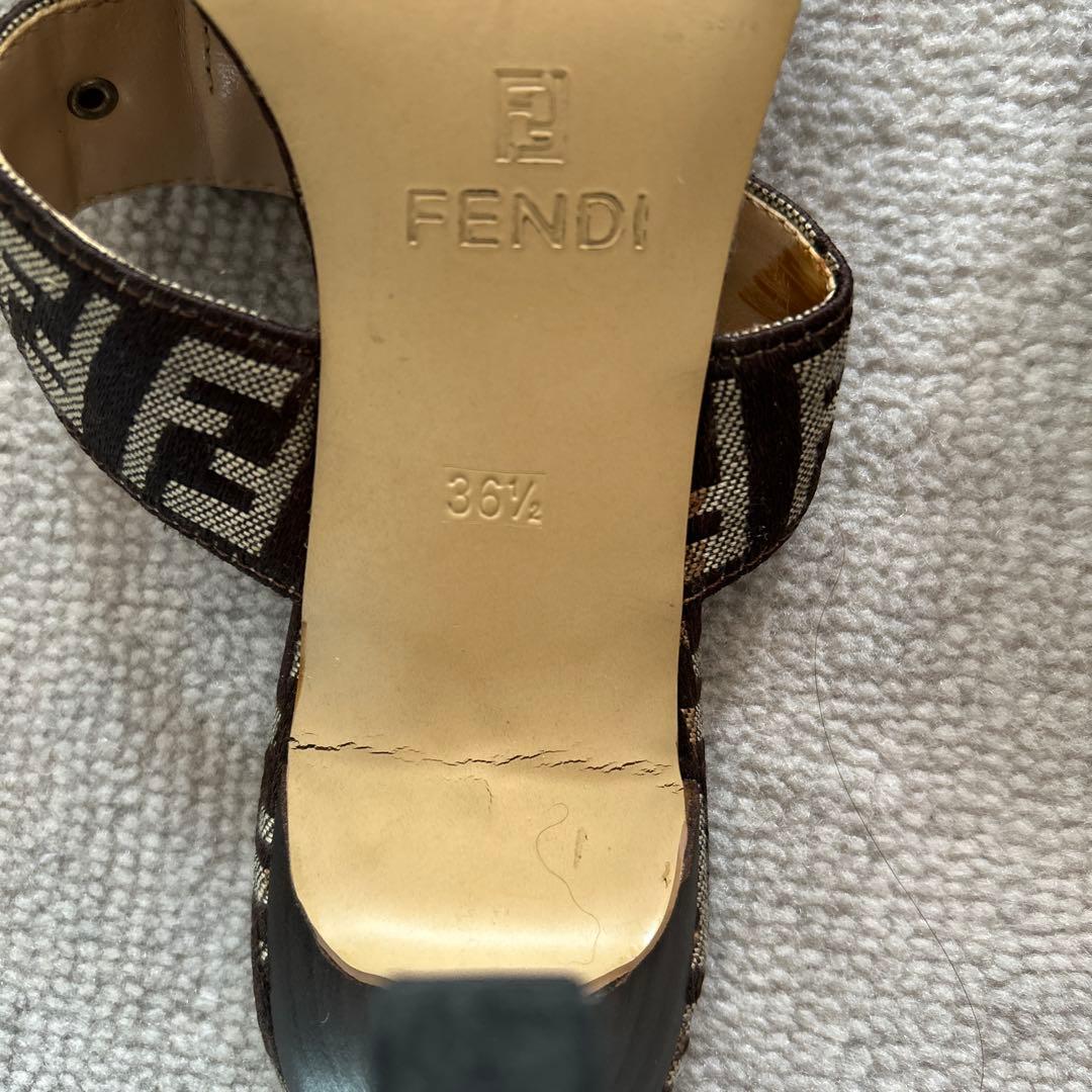 Fendi ロゴ入りブラウンミュール