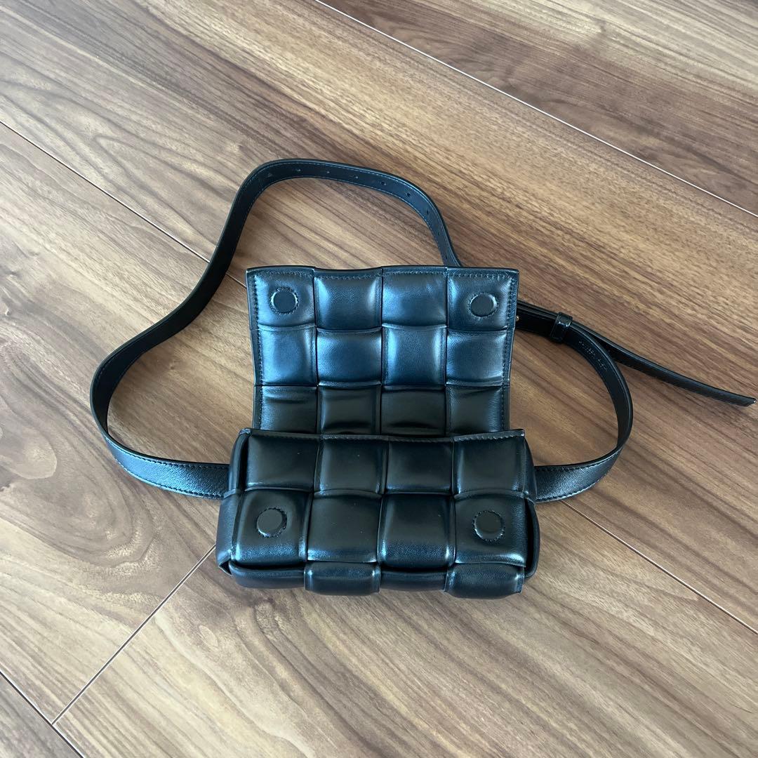 Bottega Veneta パデットカセットバッグ