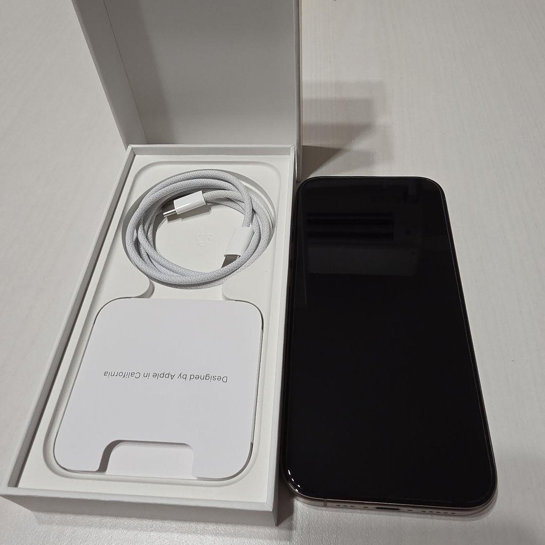 【美品】iPhone15Pro ナチュラルチタニウム 256GB