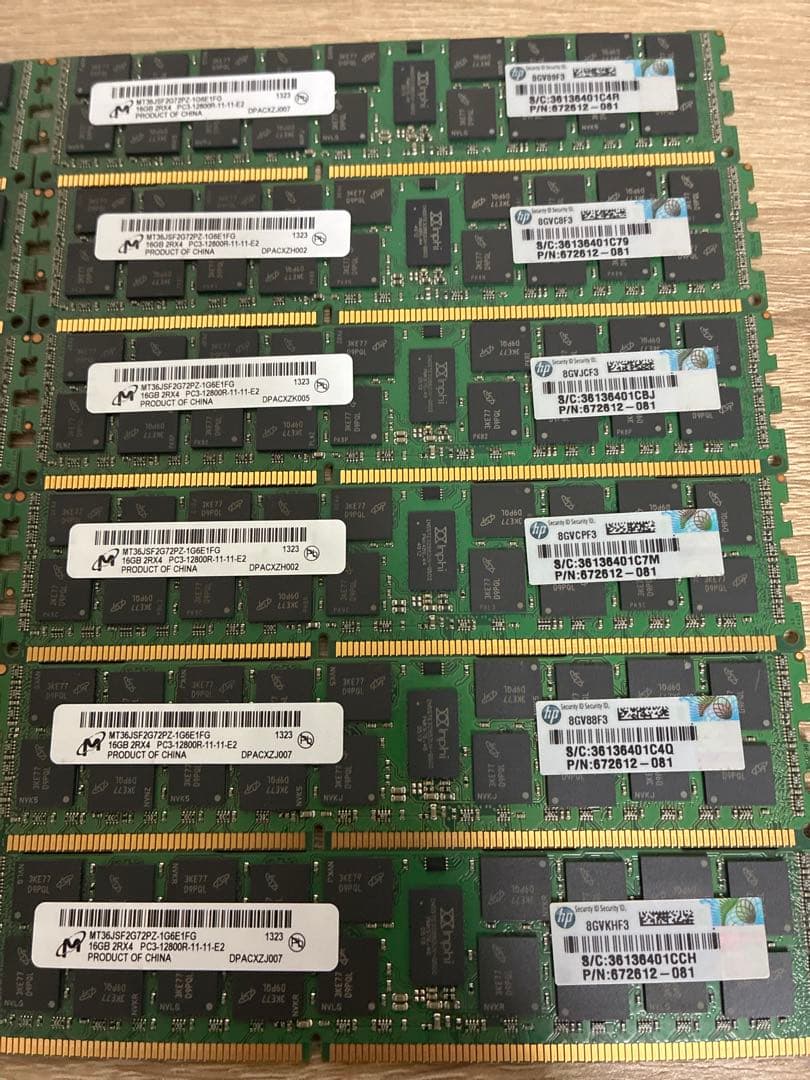 合計 192GB 16GB DDR3 ECCメモリ（RDIMM） × 12枚