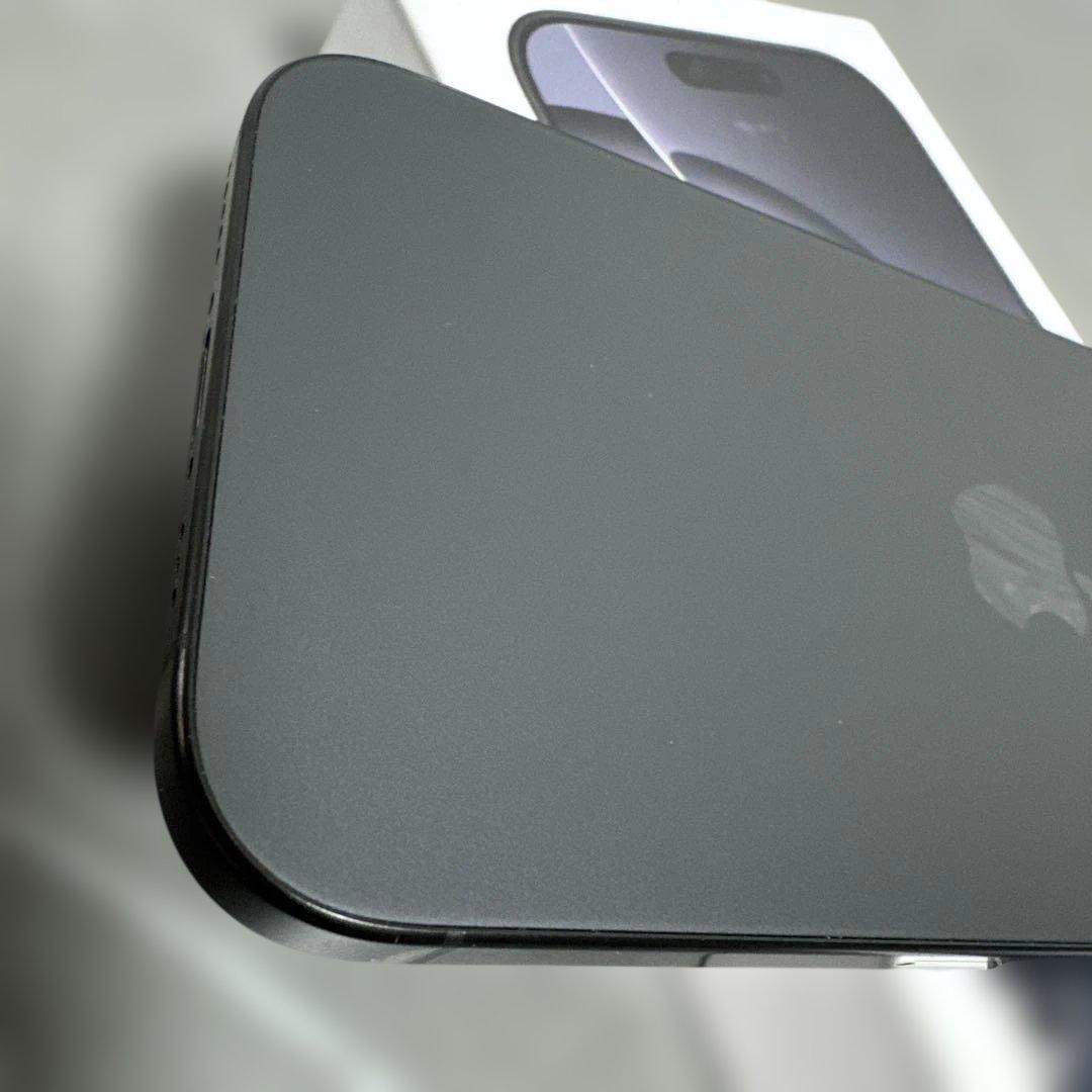 Apple iPhone16PRO 128GB ブラックチタニウム　本体