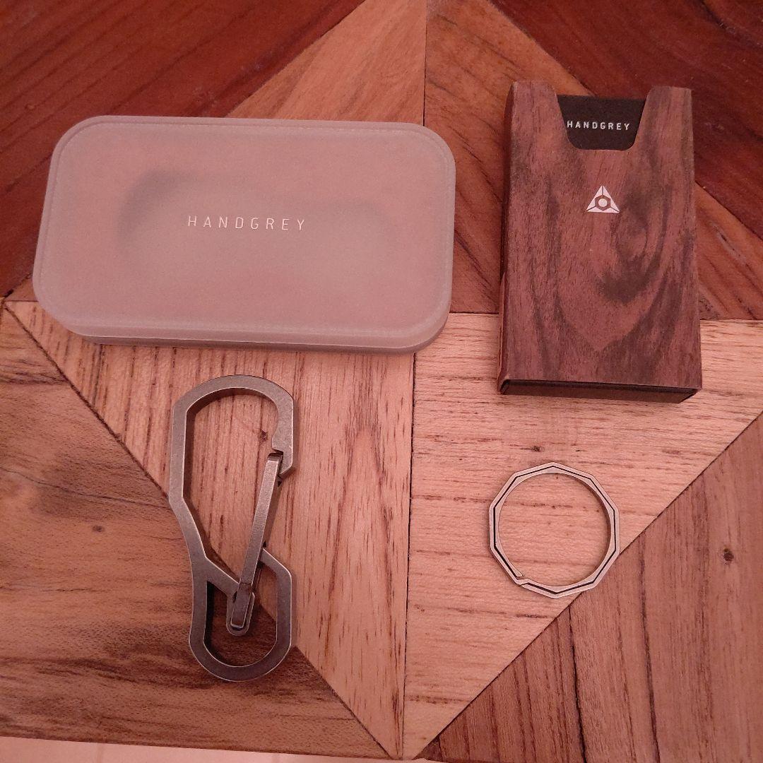 ハンドグレイ HANDGREY チタンカラビナ+キーリングのセット