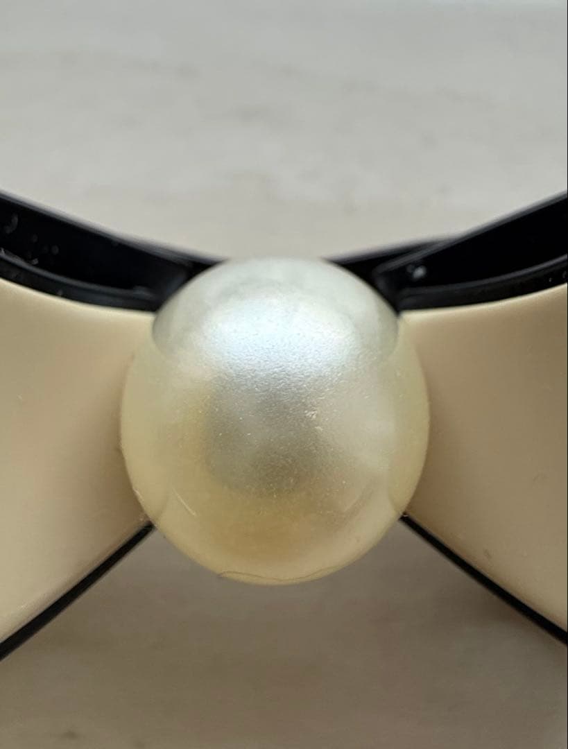 美品　LISERAI バレッタ　ベージュ