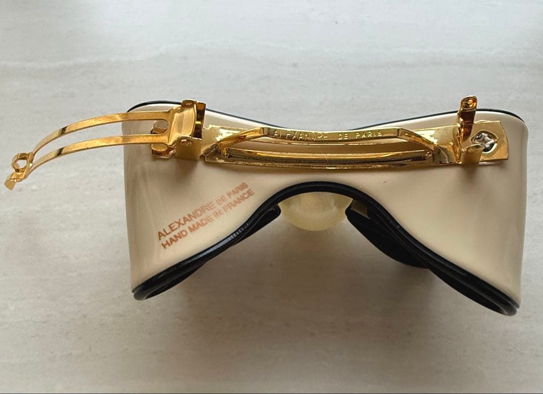 美品　LISERAI バレッタ　ベージュ