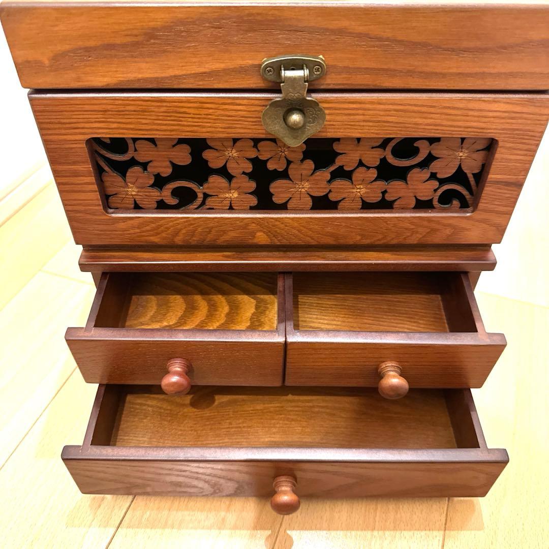 希少木彫り桜模様　ビンテージ　化粧メイクボックス