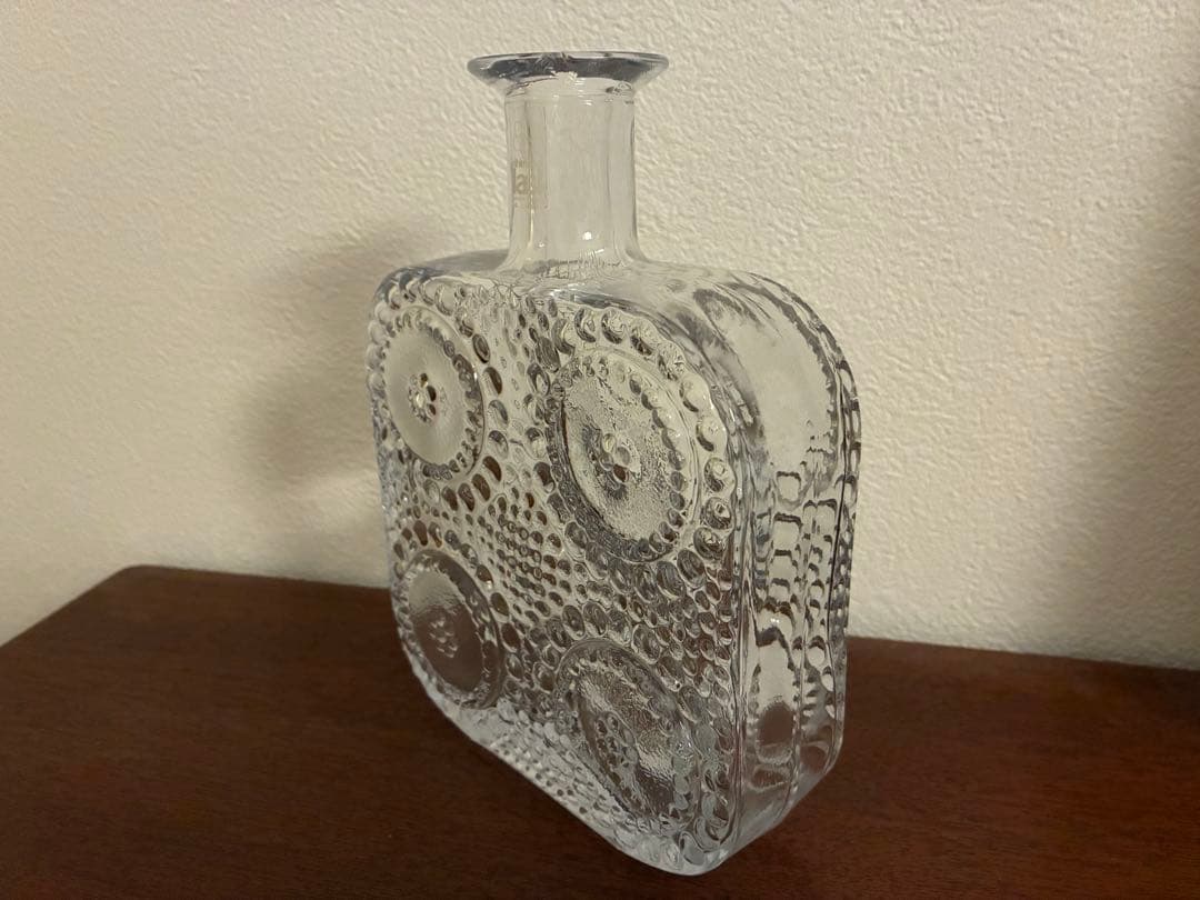 Riihimaen Lasi社製　ロゴシール付き　ナニー・スティル　グラッポニア