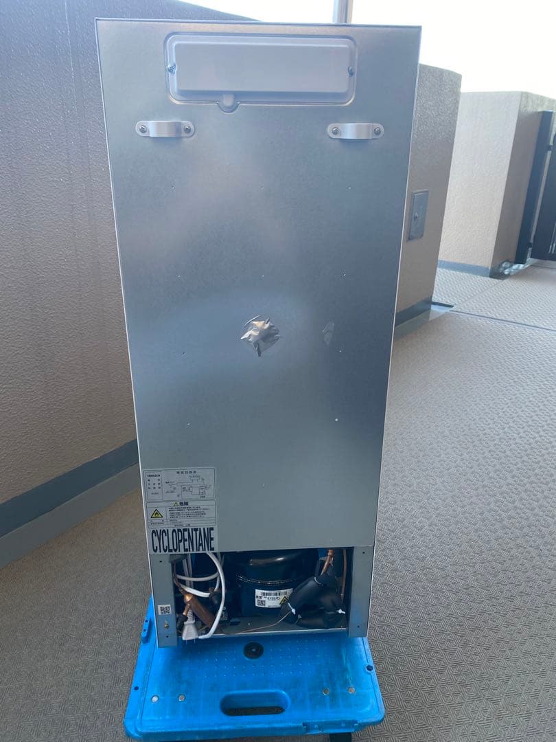 【高年式】　ホワイト 冷凍庫 3段収納