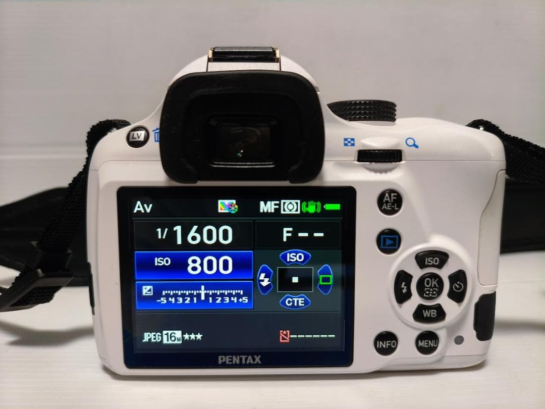 【黒死病対策】【内臓電池交換】PENTAX K-50 綺麗なホワイト＋WRレンズ