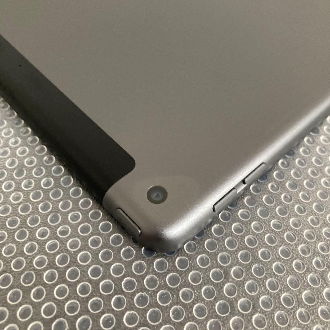 3658【早い者勝ち】iPad8 第8世代 32GB SIMフリー☆