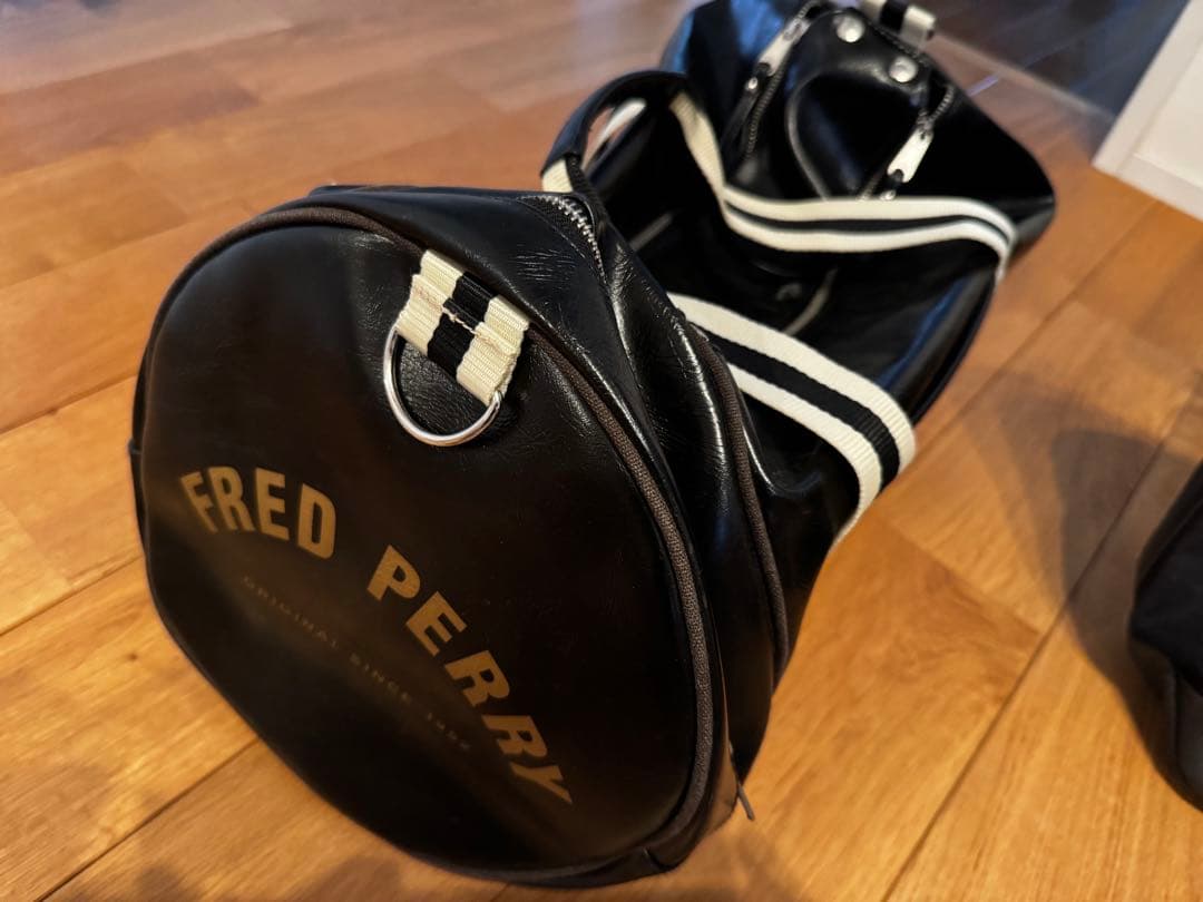 FRED PERRY ドラムバッグ ゴールド＆ブラック