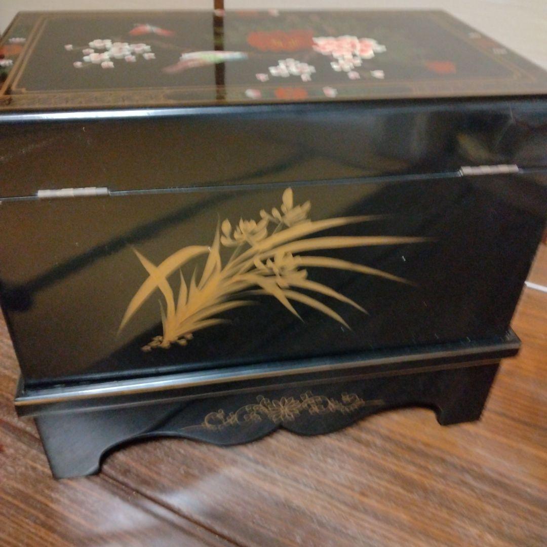 漆塗り家具　　手書き花鳥蒔絵