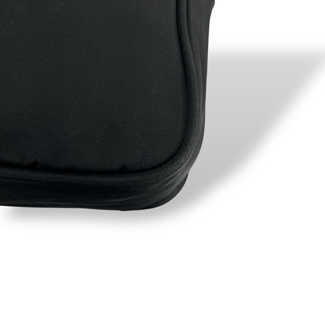 プラダ　カメラバッグ　ショルダーバッグ　三角ロゴ　横型　ナイロン　レザー　y2k