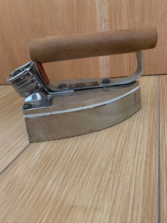 タキイ　アンティークアイロン