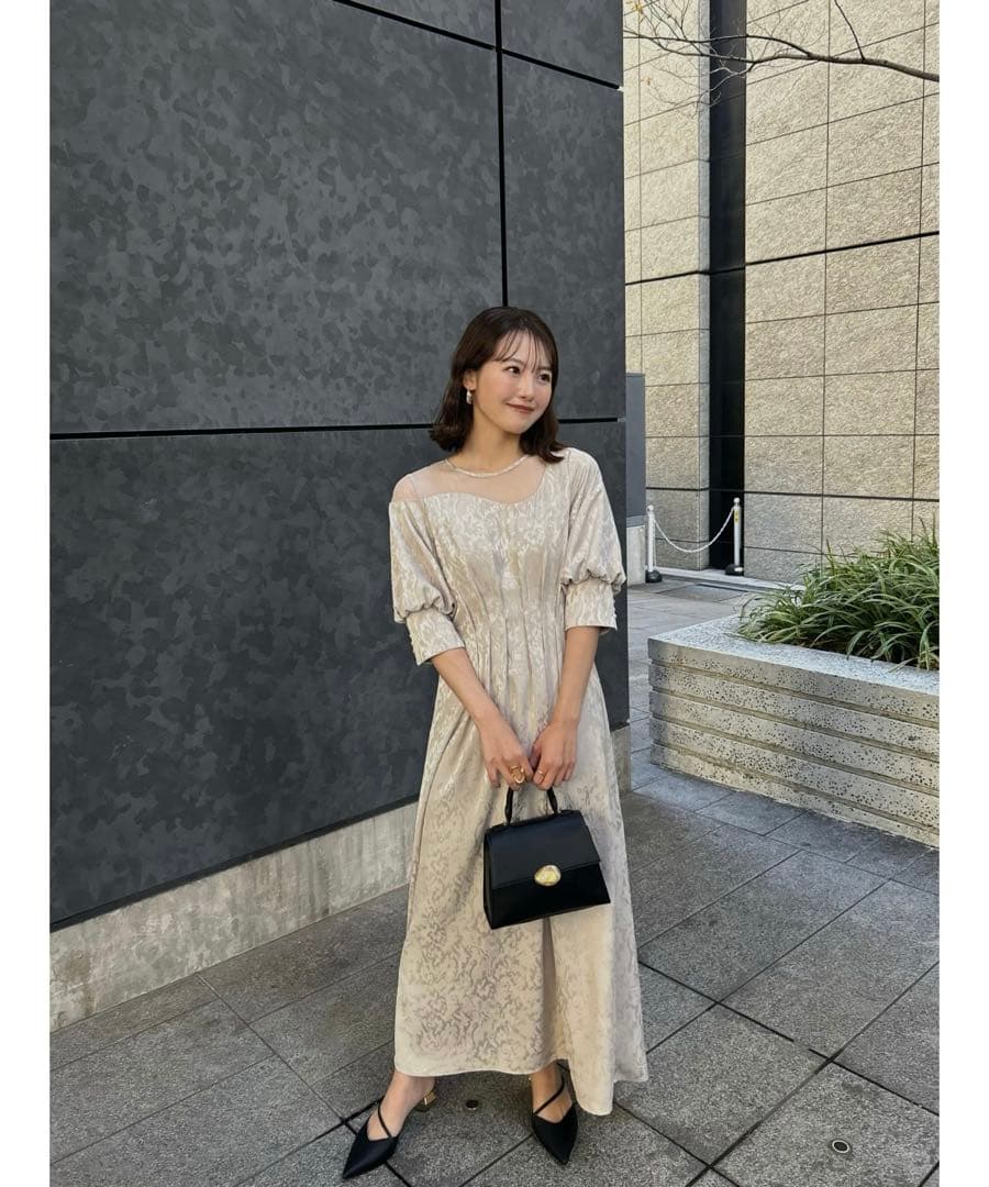 人気　美品　エトル　ミアンダリングウエストタックフレアドレス　ベージュ　M