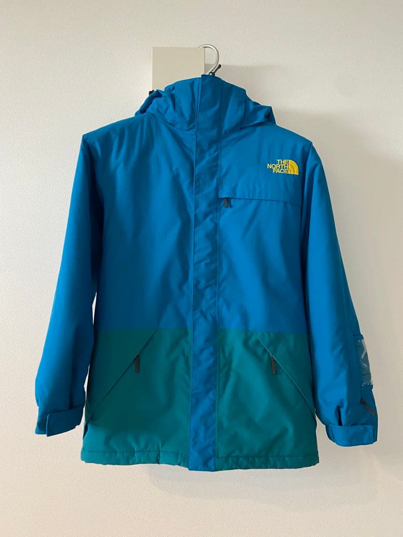 美品！ノースフェイス　キッズ　スキーウェア　140cm スキー・スノーボードに！