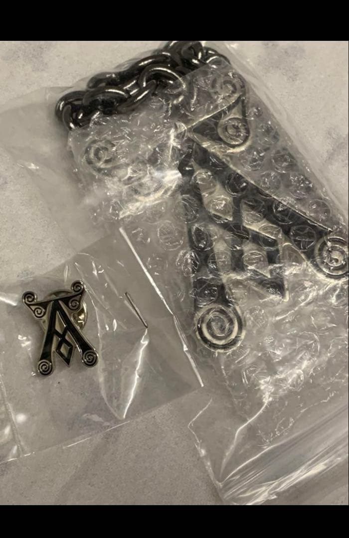 アードベッグキーホルダー＆ピンバッジセット