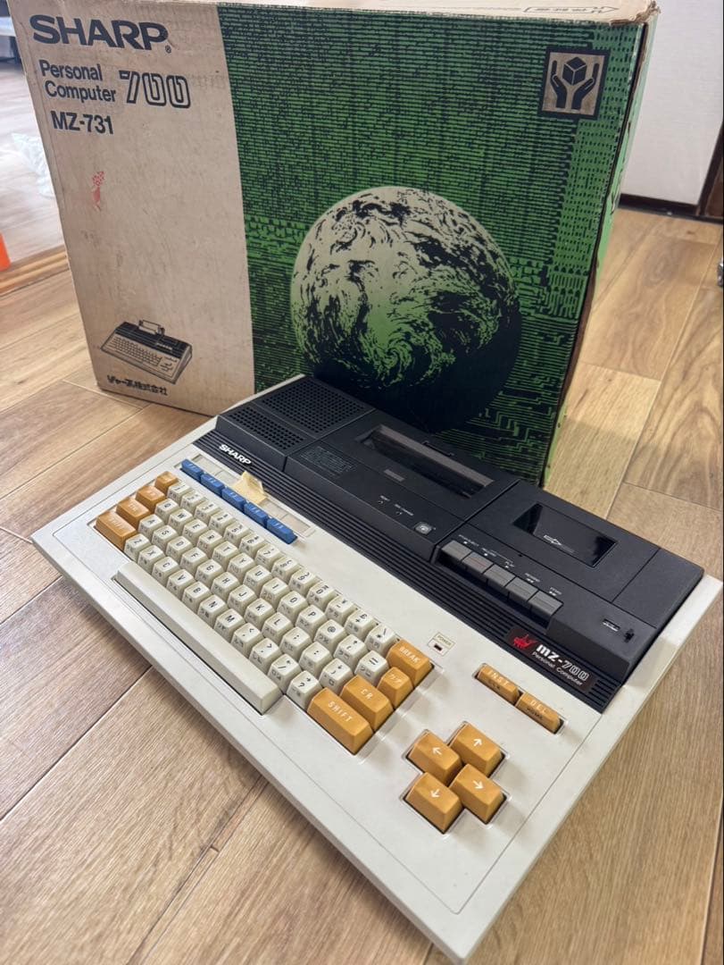 SHARP MZ-731 MZ-700 パーソナルコンピュータ　ケース付き