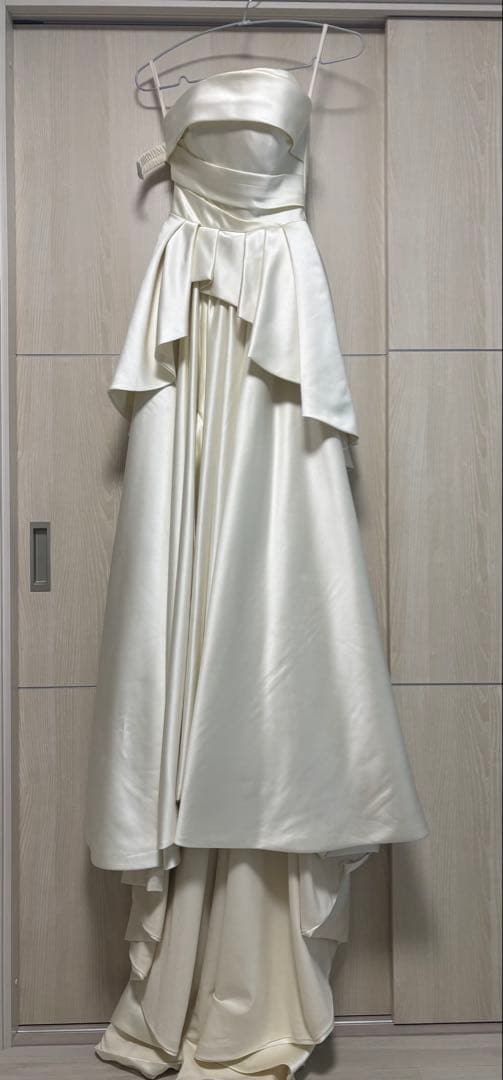 サテン調Aラインウェディングドレス