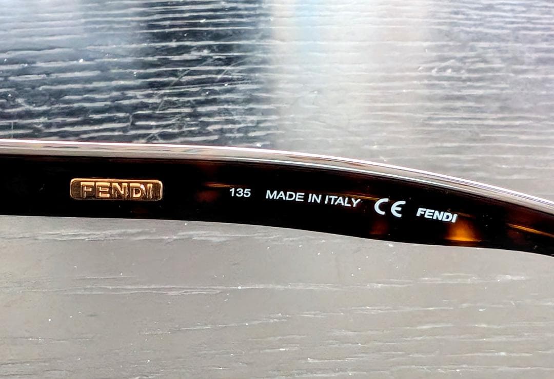 FENDI レディス　サングラス　FS5305A　ズッカ柄(新品未使用)