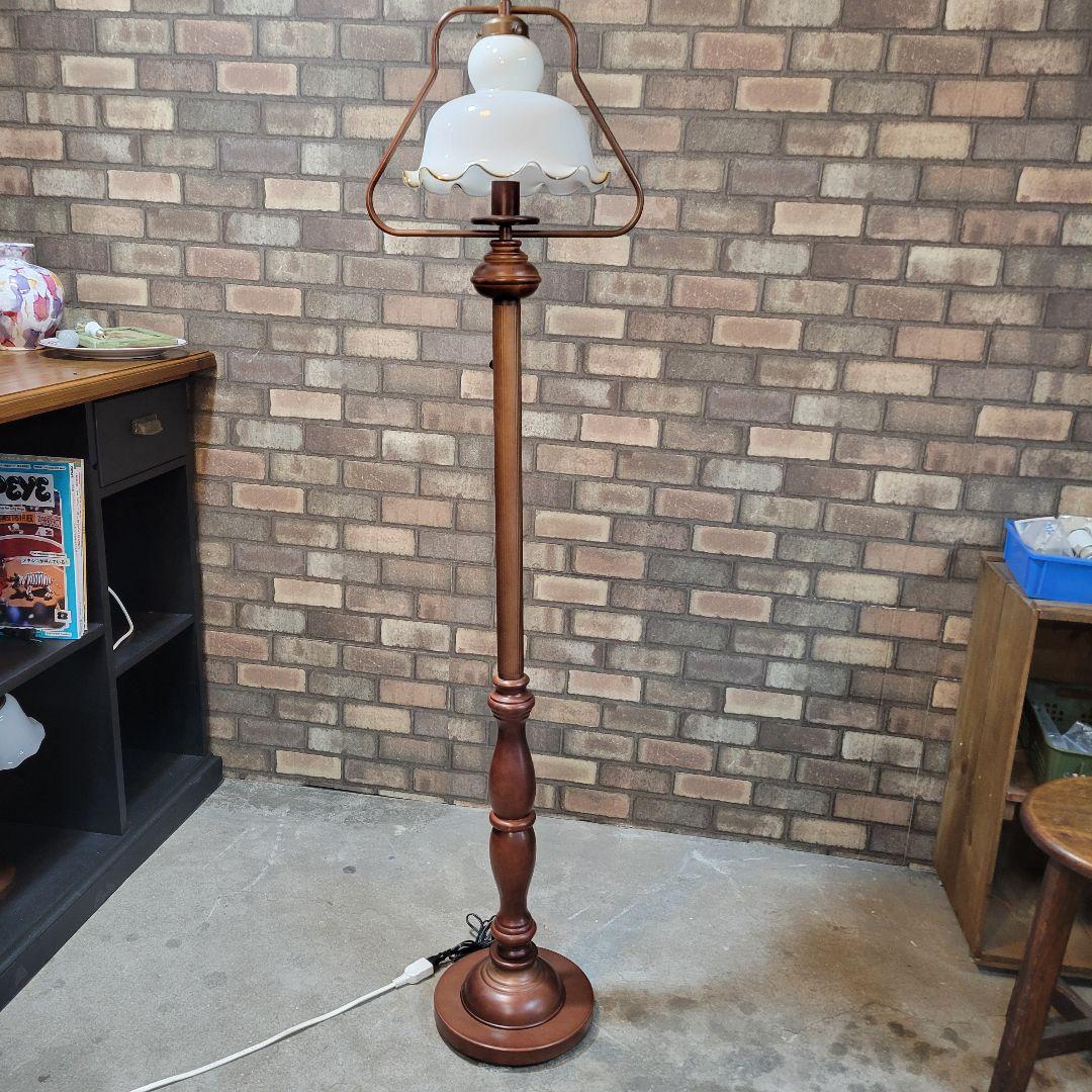 乳白のガラスシェードが可愛い☆ランプ スタンドライトアンティーク ヴィンテージ