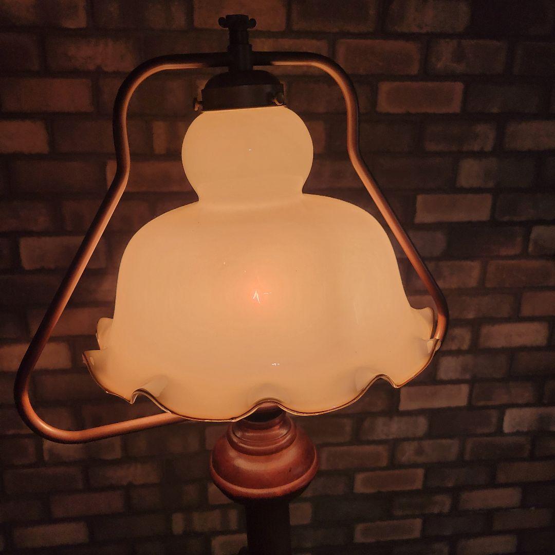 乳白のガラスシェードが可愛い☆ランプ スタンドライトアンティーク ヴィンテージ