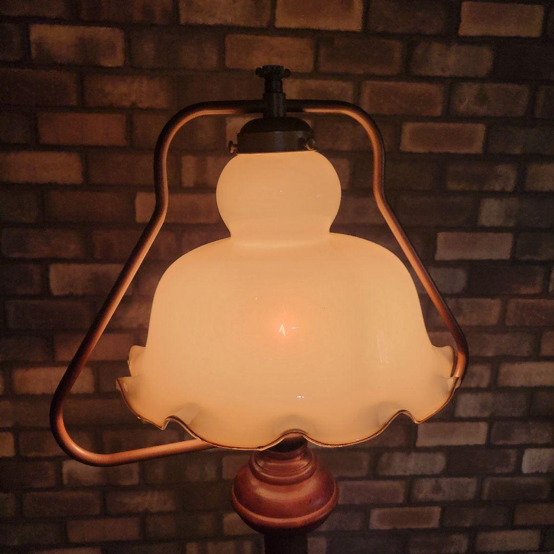 乳白のガラスシェードが可愛い☆ランプ スタンドライトアンティーク ヴィンテージ