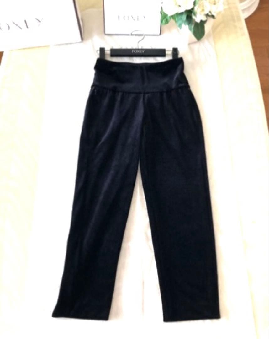 フォクシー デイジーリン 美脚パンツ Shape Velour
