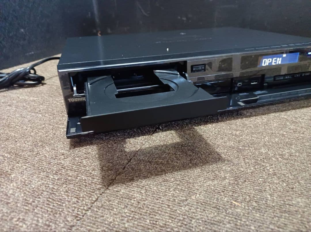 完動品 美品 東芝 1TB 2チューナー ブルーレイレコーダー RD-BZ810