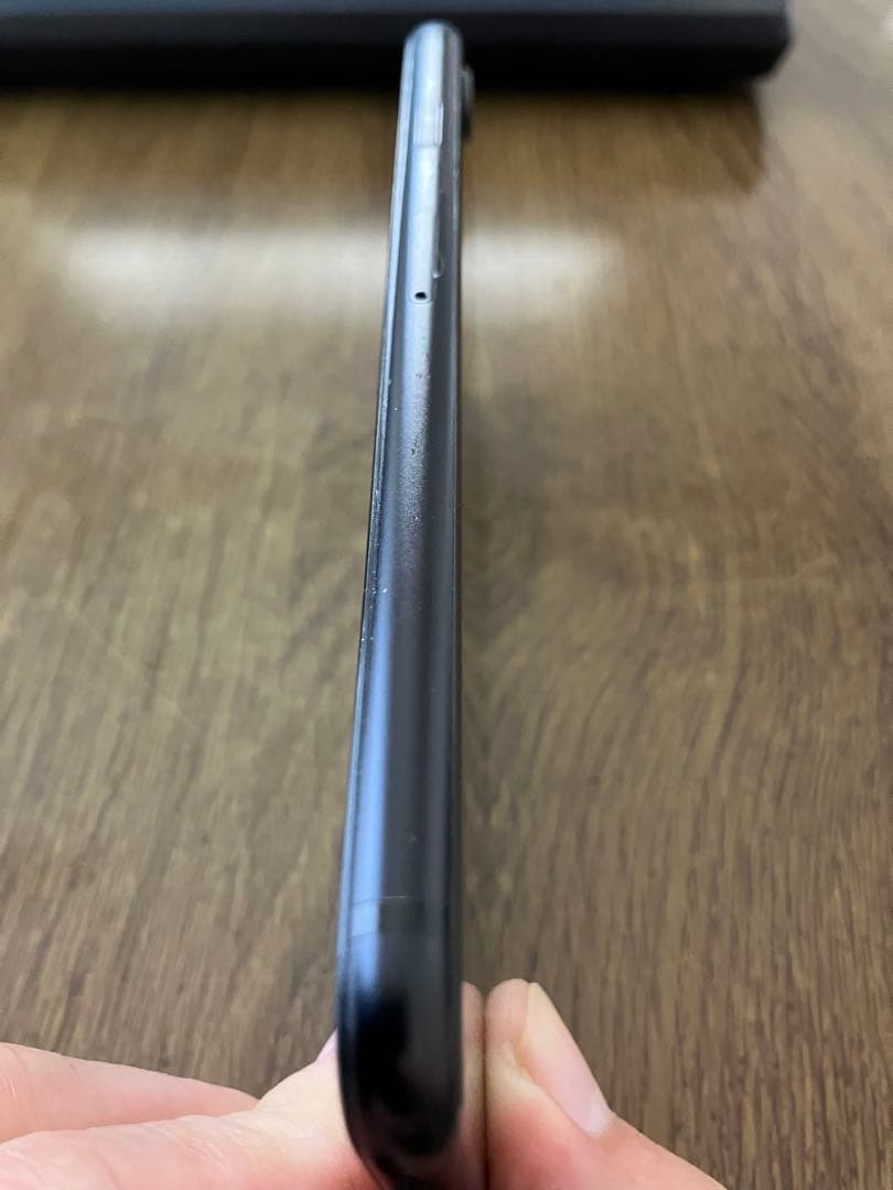 iPhone SE2 本体のみ　液晶ひび割れあり