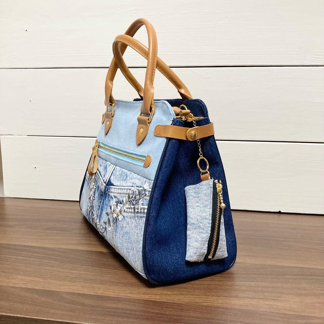デニムリメイク　本革　2wayハンドバッグ　底板底鋲　刺繍花柄　no.1