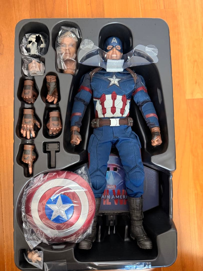 Hot toys ホットトイズ　アイアン マーク46 & キャプテン・アメリカ