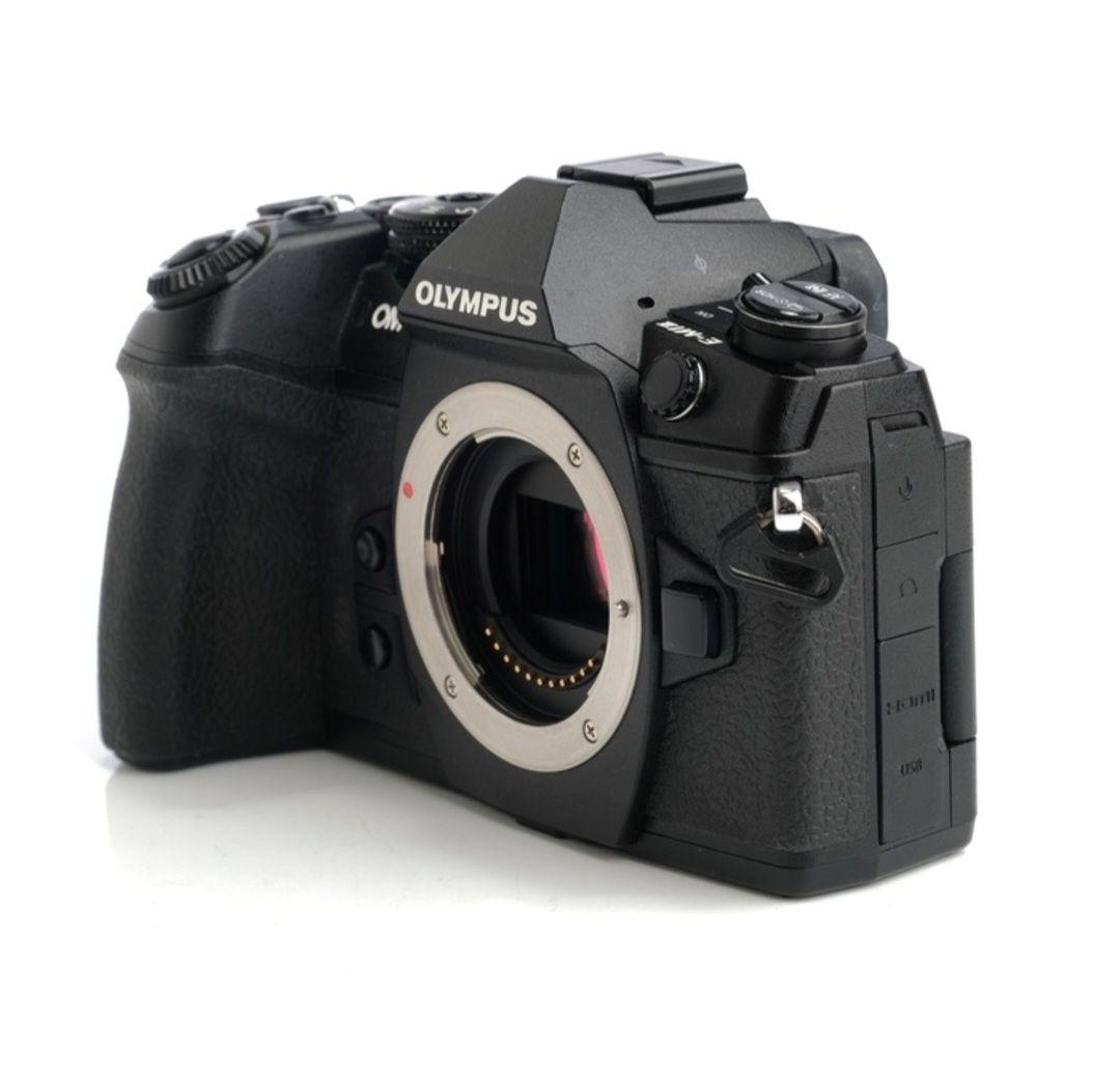 オリンパス OM-D E-M1 Mark II 元箱 取説 付属品殆ど未使用品