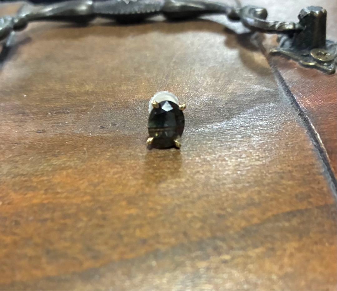 グリーンゴールデンサファイア ピアス K18 片耳用