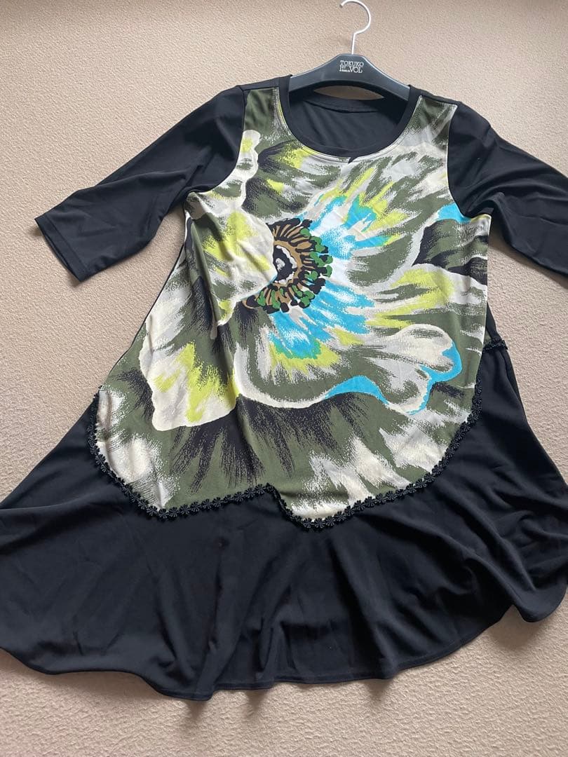 トクコプルミエブォル花柄アシンメトリックチュニック（五分袖）