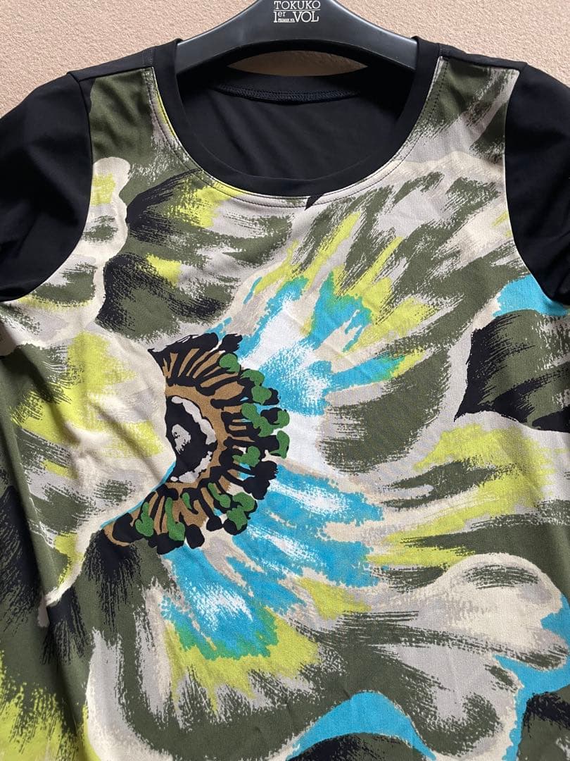 トクコプルミエブォル花柄アシンメトリックチュニック（五分袖）