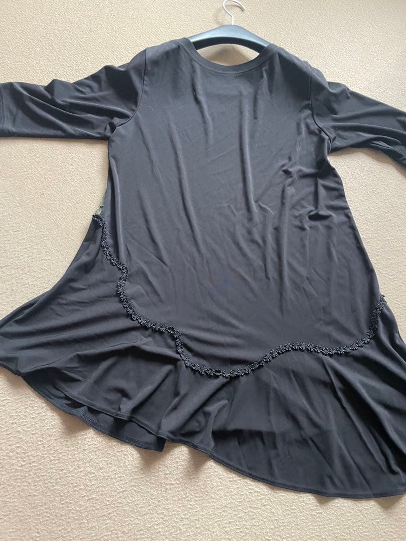 トクコプルミエブォル花柄アシンメトリックチュニック（五分袖）