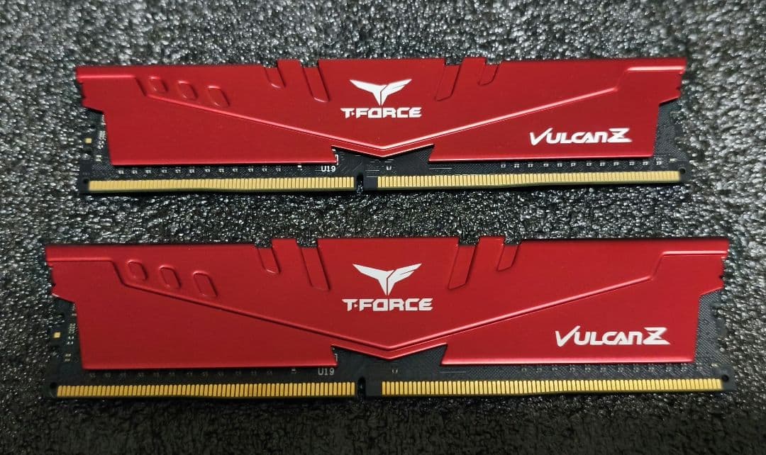 メモリー TEAMGROUP T-FORCE 16G(2x8Gb) DDR4 3200