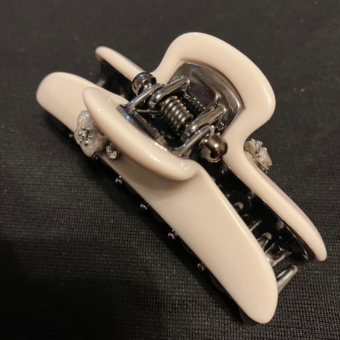 【美品】acca アッカ　ヘアクリップ フラワーモチーフ付　ホワイト　M