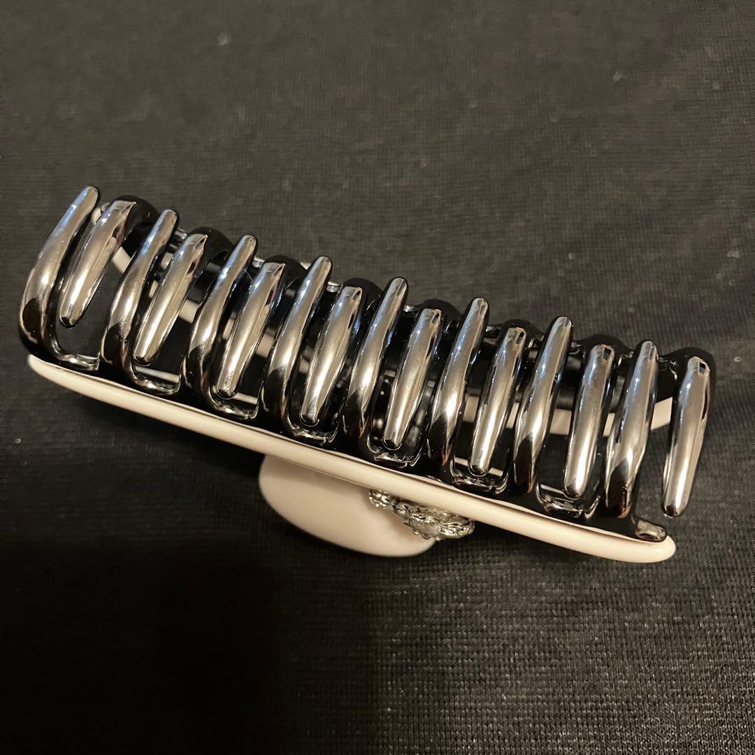 【美品】acca アッカ　ヘアクリップ フラワーモチーフ付　ホワイト　M