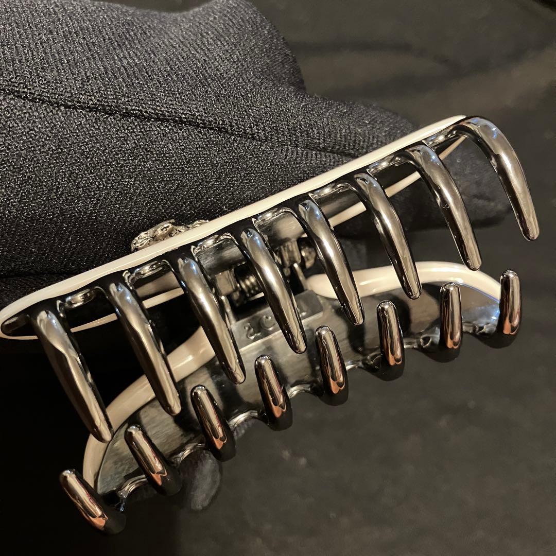 【美品】acca アッカ　ヘアクリップ フラワーモチーフ付　ホワイト　M