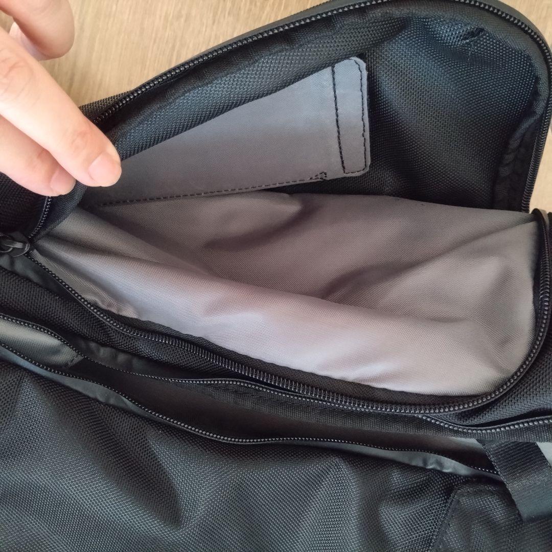 希少　Ferrari ✕プーマ　フェラーリ　バッグ　リュック　黒未使用に近い