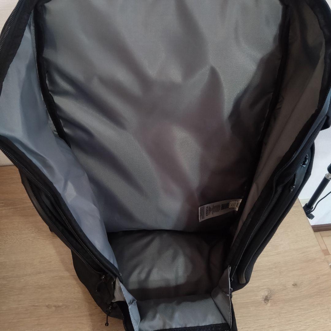 希少　Ferrari ✕プーマ　フェラーリ　バッグ　リュック　黒未使用に近い