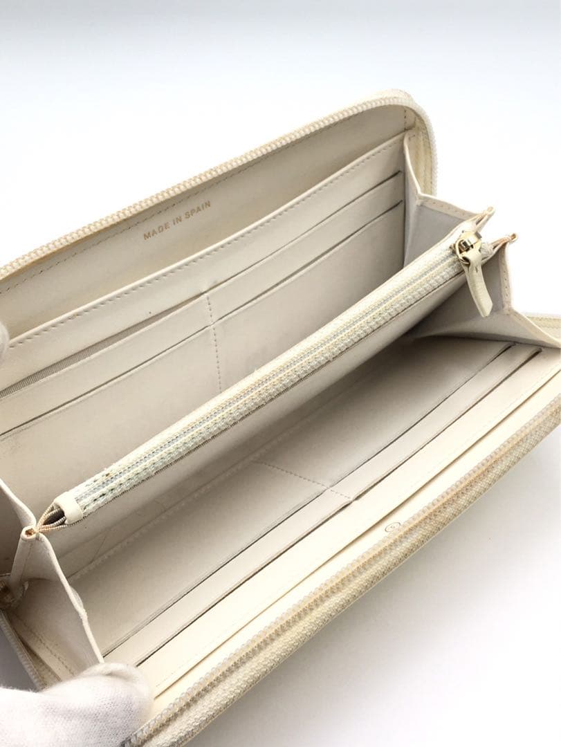 シャネル　CHANEL キャビアスキン　長財布