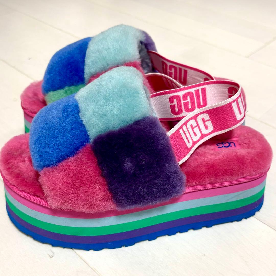 UGG カラフルプラットフォームサンダル　25㎝（23.5〜24.5㎝）