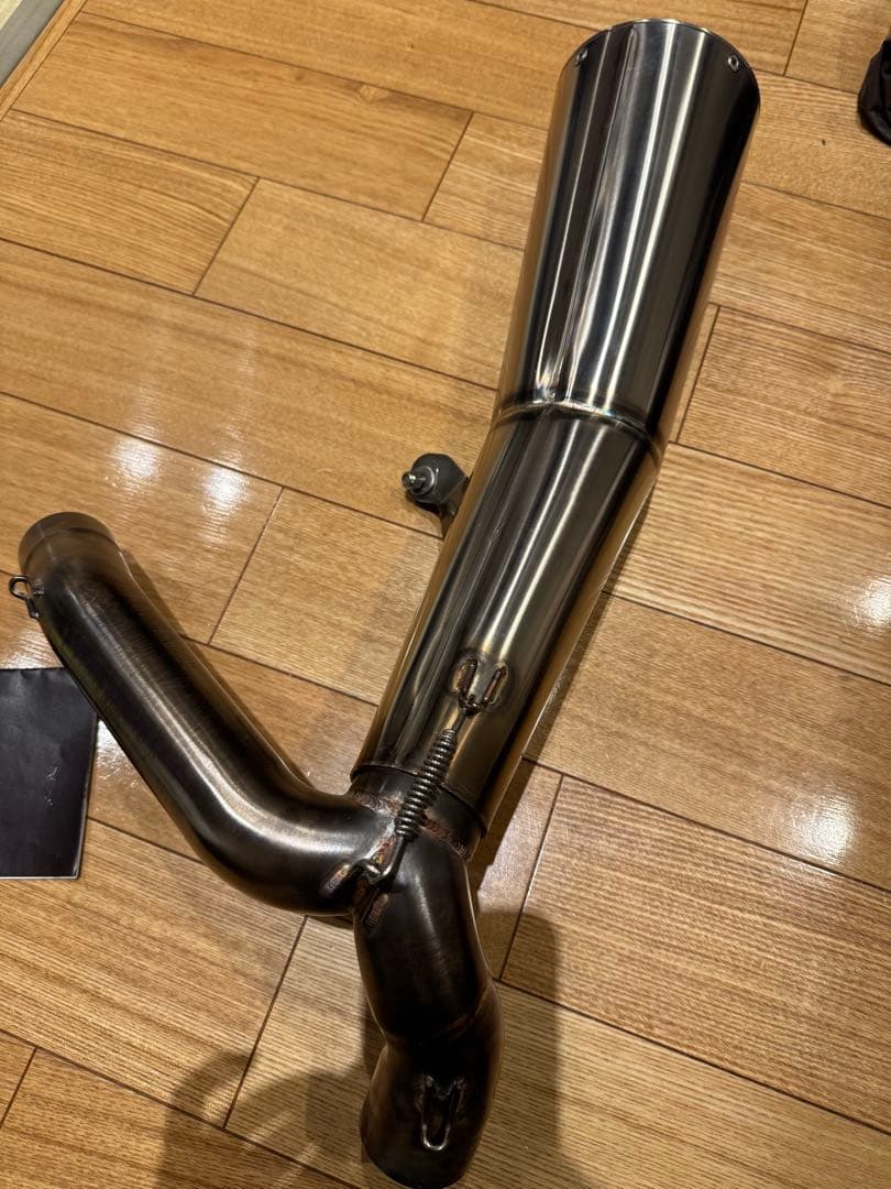 ドゥカティ・スクランブラー　sixty2マフラー 取扱説明書付き