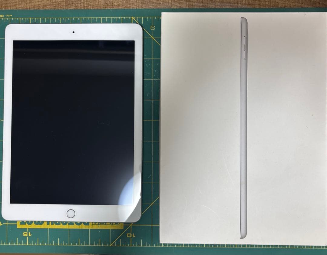【値下げしました】Apple iPad 第5世代 128GB（シルバー）
