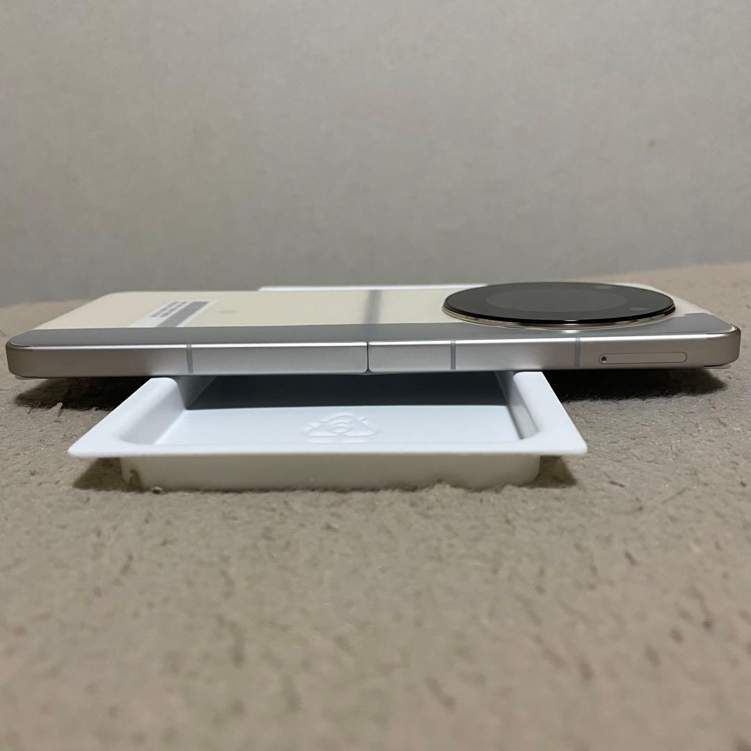 【新品】LiberoFlip A304ZT ZTE ゴールド 金色 SIMフリー