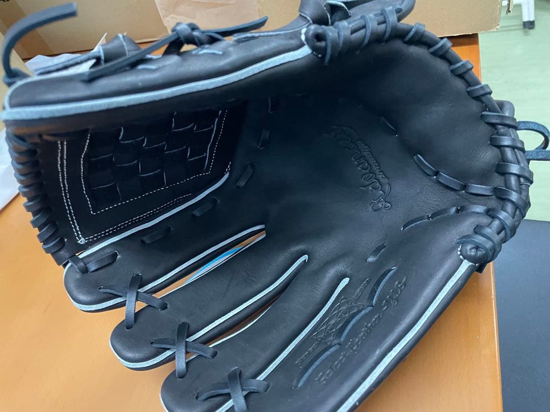 PEAK オールラウンド用 ブラックグローブ 左投げ