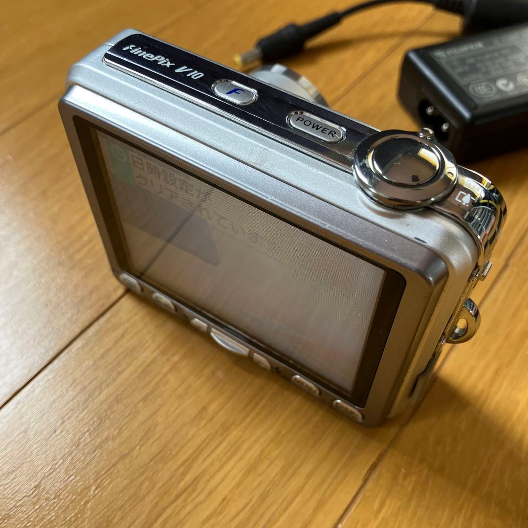 Fujifilm FinePix V10オレンジ色 2GBメモリーカード付き