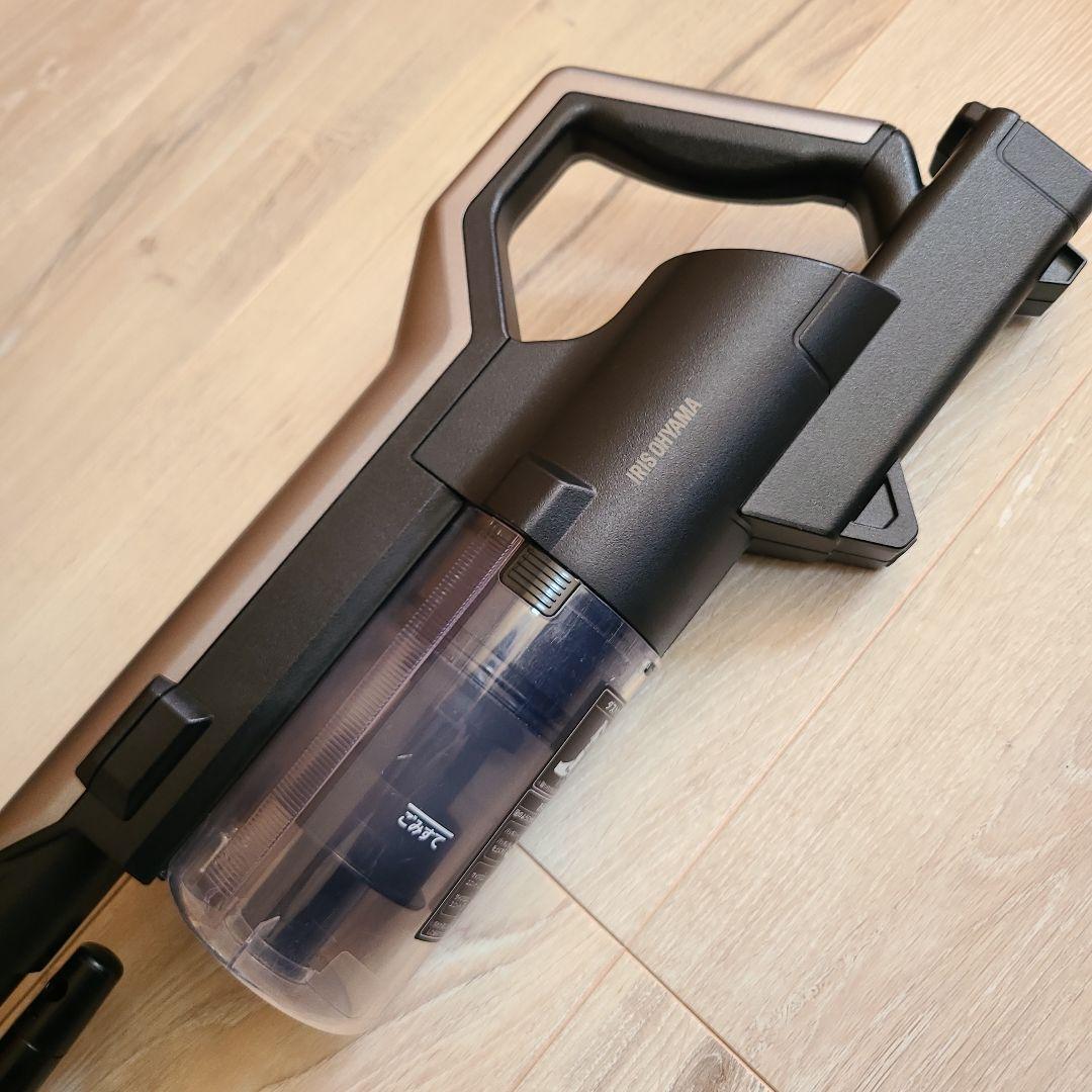 アイリスオーヤマ 充電式サイクロンスティッククリーナー 掃除機　充電器おまけ